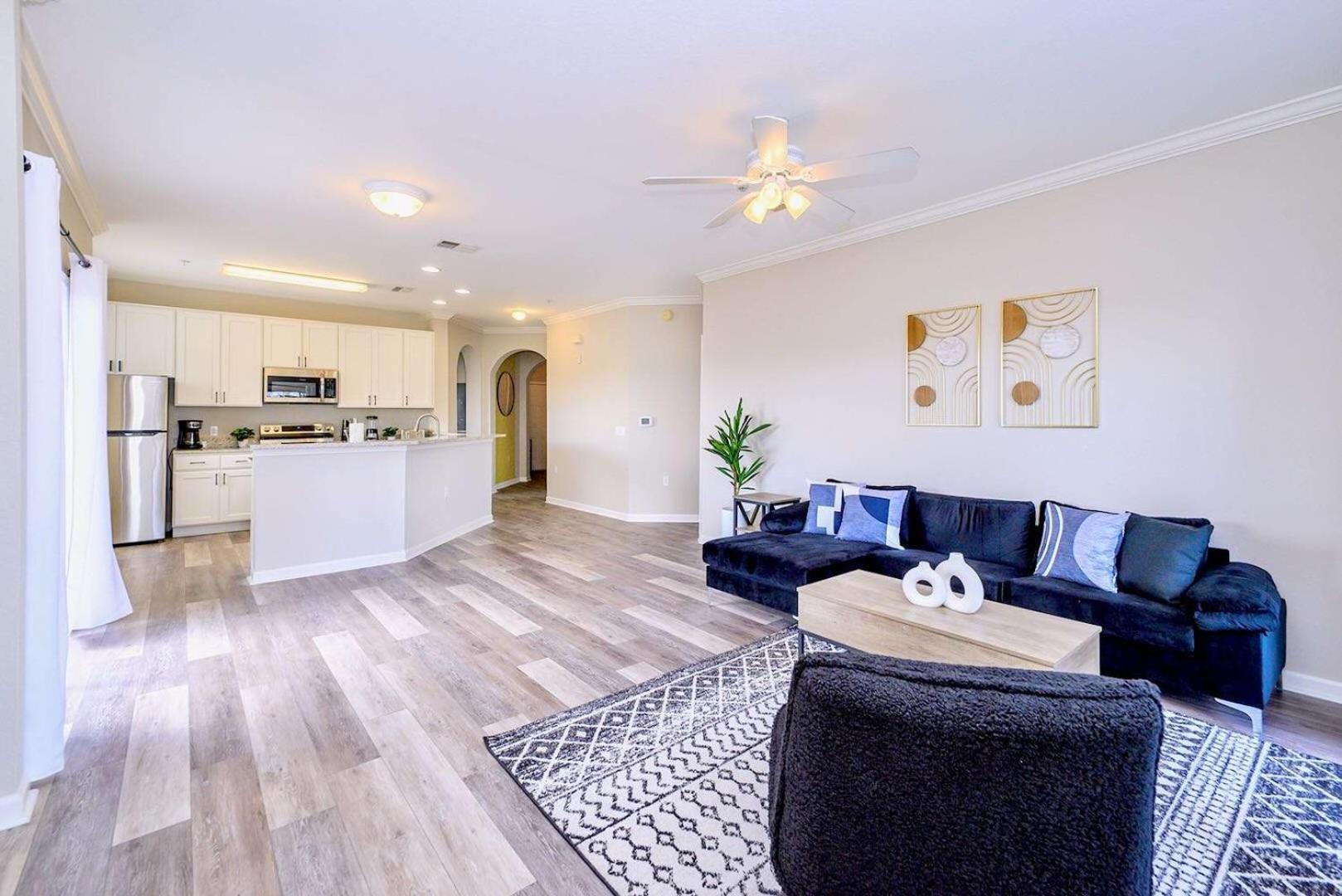 Cozy 2Br Condo - Private Balcony - Near Disney 올랜도 외부 사진